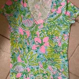 EUC Michele Coconut Jungle V Neck Top Size Small. 💚💕